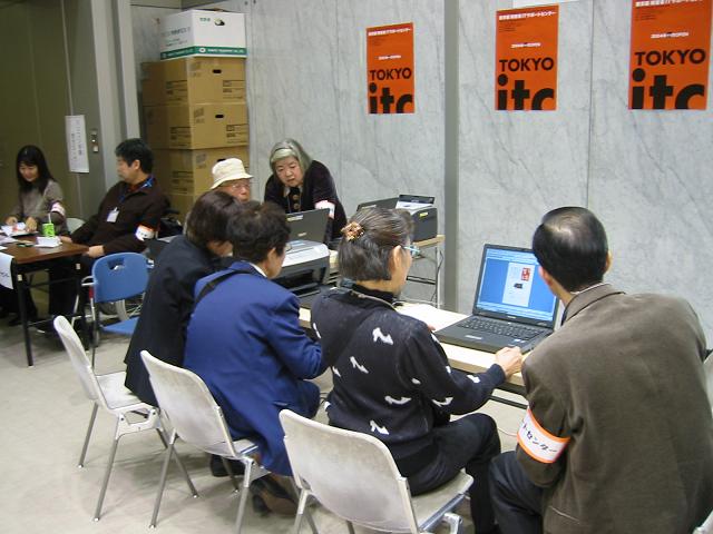 ふれあいフェスティバル・サポセンブース体験の写真