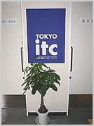 ドアとポスターの写真