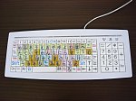 目にやさしいキーボードKAUSBW-A1の写真