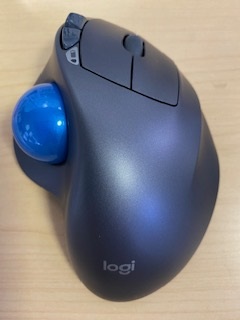 ワイヤレスマウス トラックボールの写真